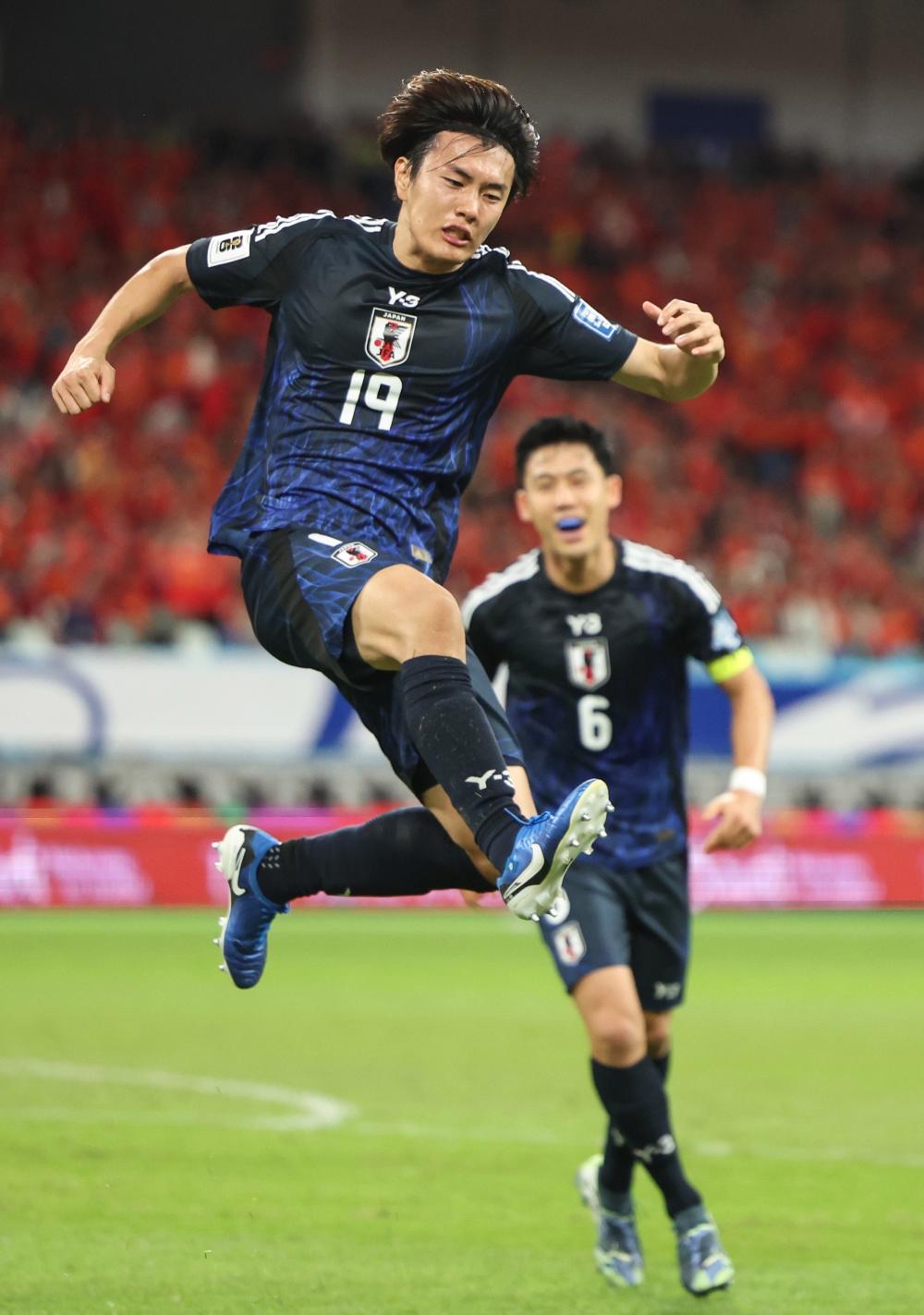 包含B体育APP:林良铭：在国家队比赛中表现出色，赢得主教练信任的词条