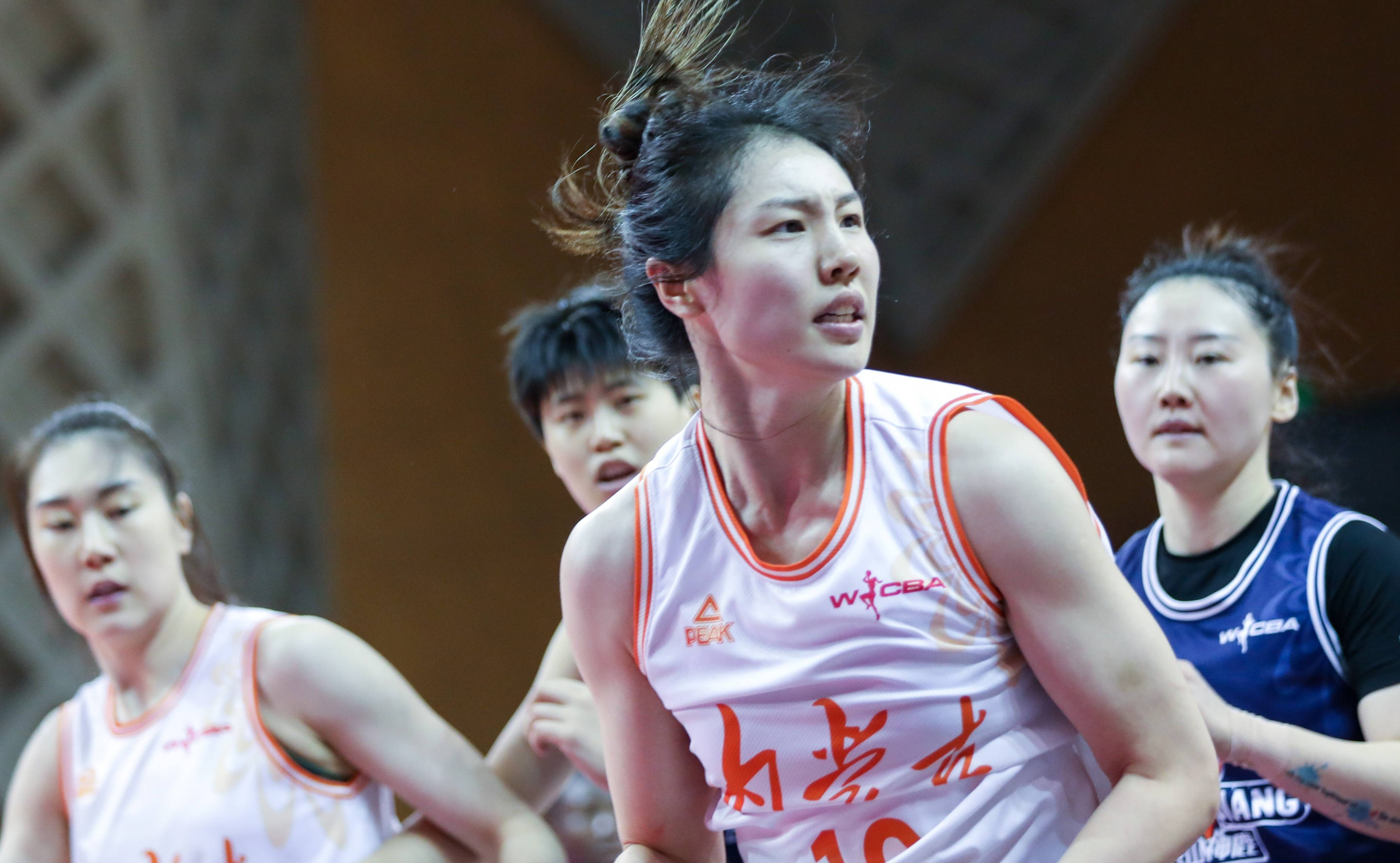 包含B体育官网：WCBA联赛的未来之星：谁将成为中国女篮的领军人物？的词条