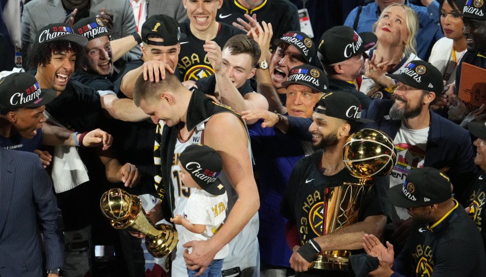 包含bsports体育:掘金队约基奇的团队合作精神解读：如何与队友配合，提升整体实力，带领球队走向胜利，赢得总冠军？的词条